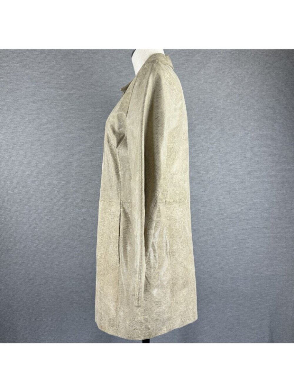 Colebrook & Co Leather Coat Womens Size M Tan Snakeskin Button Front Lined Beige - Picture 2 of 16